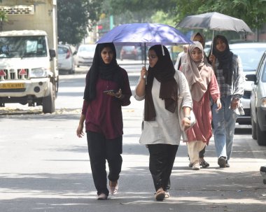 NEW DELHI INDIA MAYIS 14 Mayıs 2023 Connaught Place in Hot Weather 14 Mayıs 2023, Yeni Delhi Hindistan Fotoğrafı: Sonu Mehta Hindustan Times