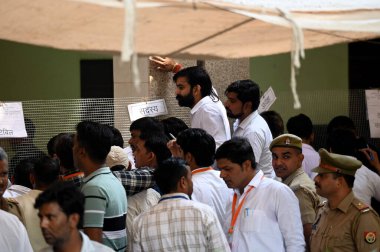 13 Mayıs 2023 'te Büyük Noida Hindistan' daki sayım merkezlerinde barışı korumak için sayım merkezlerini kordon altına alan Bhartiya Janata Partisi, 17 belediye başkanlığı koltuğunun tamamına sahip olan Uttar Pradesh yerel kamuoyu yoklamasını süpürdü.