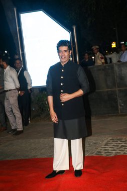 13 Mayıs 2023 'te Bollywood tasarımcısı Manish Malhotra Bollywood aktörü Parineeti Chopra ve AAP lideri Raghav Chadha' nın 13 Mayıs 2023 'te Kapurthala Evi' nde düzenlenen nişan töreninde