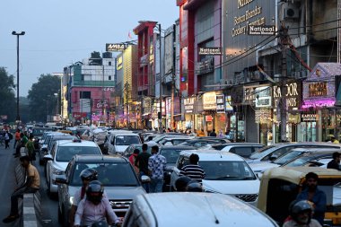YENİ DELHI INDIA ECTOBER 28 Ekim 2024 Lajpat Nagar Market 'te 28 Ekim 2024' te Diwali Festivali öncesinde Salman Ali Hindustan Times tarafından çekilen fotoğraf 
