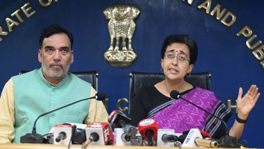 NEW DELHI INDIA ECTOBER 28 Ekim 2024 Delhi Genel Sekreteri Atishi ve Çevre Bakanı Gopal Rai, 28 Ekim 2024 tarihinde Delhi Sekreterliği 'nde yapılan basın toplantısında, 