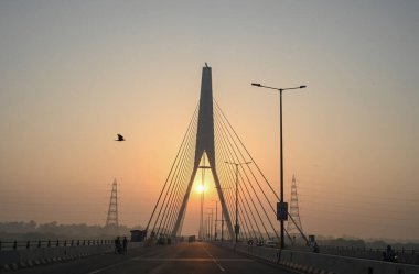 NEW DELHI INDIA 29 EKİM 2024 Güzel bir gündoğumu İmza Köprüsü 'nde 29 Ekim 2024' te Yeni Delhi Hindistan Fotoğrafı Ajay Aggarwal Hindustan Times