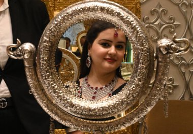 NEW DELHI INDIA OCTOBER 29 2024 People purchase gold and Silver Jewellery at PP Jewellers Karol Bagh on Dhanteras a Hindu festival associated with Lakshmi the Goddess of wealthon October 29 2024 in New Delhi India Dhanteras also known as Dhantrayodas clipart