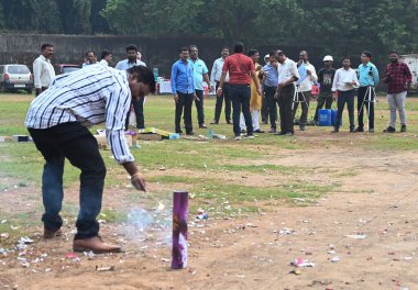 MUMBAI INDIA OCTOBER 29 2024 MPCB with anti noise campaigners Awaaz Foundation have been jointly conducting the firecracker noise testing study at Chembur on October 29 2024 in Mumbai India Photo by Raju Shinde Hindustan Times clipart