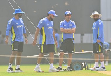 30 Ekim 2024 'te Wankhade Stadyumu' nda oynanan 3. Yeni Zelanda - Hindistan Test Serisi öncesinde MUMBAI INDIA 30 Ekim 2024 Hintli kriket oyuncusu Rohit Sharma Rishabh Pant ve koç Gautam Gambhir ve Abhishek Nayar antrenman oturumunda