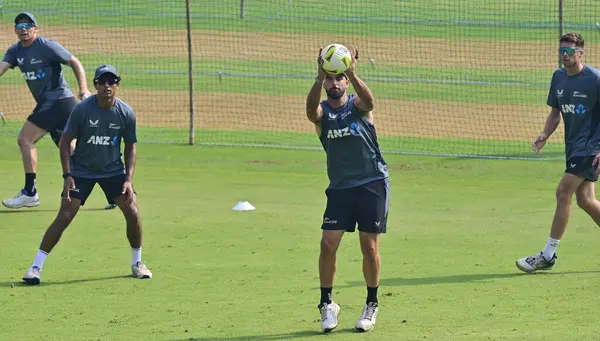 MUMBAI INDIA OCTOBER 30 2024 antrenman oturumunda Yeni Zelanda 'nın 3. Hindistan Test Serisi öncesinde 30 Ekim 2024 tarihinde Mumbai Hindistan' da Wankhade Stadyumunda 