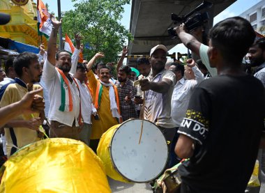 MUMBAI INDIA MAY 14 2023 Mumbai Congress President Bhai Jagtap and party leader Sanjay Nirupam along with party workers celebrate the party s victory in Karnataka assembly elections by distributing sweets at Andheri on May 14 2023 in Mumbai India Con clipart