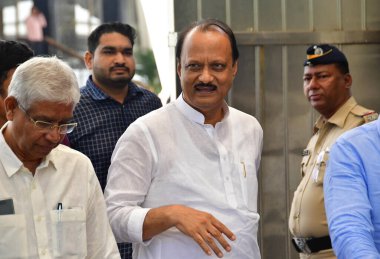 MUMBAI INDIA 15 Mayıs 2023 Milliyetçi Kongre Partisi NCP lideri Ajit Pawar 15 Mayıs 2023 'te Mumbai' de Vidhan Bhavan Nariman Noktası 'nda medyaya hitaben yaptığı konuşmada Maha Vikas Aghadi liderleri iki üyesi olabilecek bir panel oluşturmayı düşünüyorlar. 