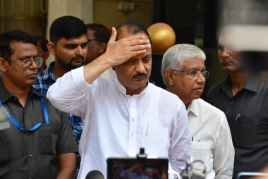 MUMBAI INDIA 15 Mayıs 2023 Milliyetçi Kongre Partisi NCP lideri Ajit Pawar 15 Mayıs 2023 'te Mumbai' de Vidhan Bhavan Nariman Noktası 'nda medyaya hitaben yaptığı konuşmada Maha Vikas Aghadi liderleri iki üyesi olabilecek bir panel oluşturmayı düşünüyorlar. 