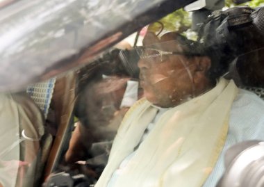 NEW DELHI INDIA 17 Mayıs 2023 Kongre Başkanı Siddaramaiah Sonia Gandhi ve Rahul Gandhi ile 17 Mayıs 2023 tarihinde Yeni Delhi Hindistan 'da tanıştıktan sonra ayrıldı.
