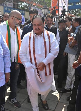 MUMBAI INDIA 17 Mayıs 2023 BJP Ulusal Başkanı JP Nadda Maharashtra Genel Başkan Yardımcısı Devendra Fadnavis ve diğerleri 17 Mayıs 2023 'te Mumbai Hindistan' da Vijay Bate Hindustan Times tarafından çekilmiştir.