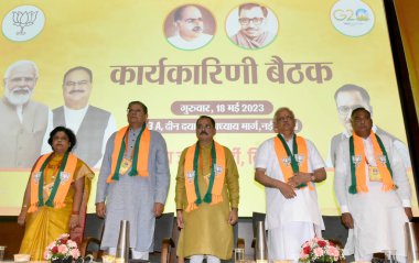 NEW DELHI INDIA 18 Mayıs 2023 BJP Ulusal Sekreteri Alka gurjar BJP Ulusal Başkan Yardımcısı Jay Panda ve Başkan Virendra Sachdeva BJP Genel Sekreteri BL Santhosh Delhi Ramvir Singh Bidhuri