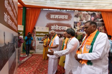 NEW DELHI INDIA 18 Mayıs 2023 BJP Genel Sekreteri BL Santhosh BJP Ulusal Sekreteri Alka gurjar BJP Ulusal Başkan Yardımcısı Baijayant Jay Panda ve Cumhurbaşkanı Virendra Sachdeva 'nın Delhi Muhalefet Lideri Ramvir Singh Bidhuri E