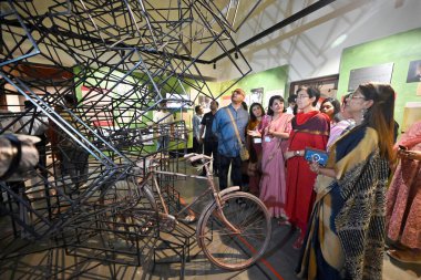 NEW DELHI INDIA 18 Mayıs 2023 Delhi Eğitim ve Turizm Bakanı Atishi Singh, Ambedkar Üniversitesi Kaşmir Kapısı Kampüsü 'ndeki Dara Shikoh Kütüphanesi' ndeki Bölünme Müzesi ve Kültür Merkezi 'nin açılışını 18 Mayıs 2023' te Sanj tarafından Yeni Delhi Hindistan