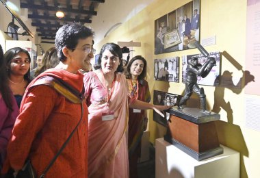NEW DELHI INDIA 18 Mayıs 2023 Delhi Eğitim ve Turizm Bakanı Atishi Singh, Ambedkar Üniversitesi Kaşmir Kapısı Kampüsü 'ndeki Dara Shikoh Kütüphanesi' ndeki Bölünme Müzesi ve Kültür Merkezi 'nin açılışını 18 Mayıs 2023' te Sanj tarafından Yeni Delhi Hindistan