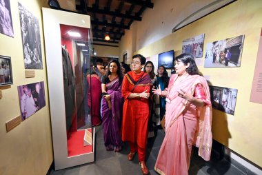 NEW DELHI INDIA 18 Mayıs 2023 Delhi Eğitim ve Turizm Bakanı Atishi Singh, Ambedkar Üniversitesi Kaşmir Kapısı Kampüsü 'ndeki Dara Shikoh Kütüphanesi' ndeki Bölünme Müzesi ve Kültür Merkezi 'nin açılışını 18 Mayıs 2023' te Sanj tarafından Yeni Delhi Hindistan
