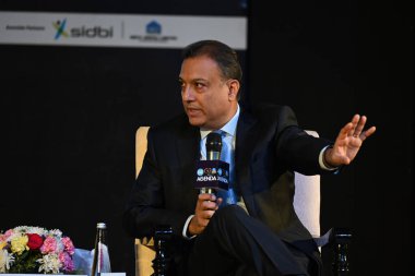 NEW DELHI INDIA 18 Mayıs 2023 Sumant Sinha ReNew CEO 'su 18 Mayıs 2023' te Sanchit Khanna Hindustan Times 'ın Sanchit Khanna Hindustan Times tarafından Yeni Delhi Hindistan' daki Ambedkar Uluslararası Merkezi 'nde düzenlenen bir panel tartışmasında görüldü.