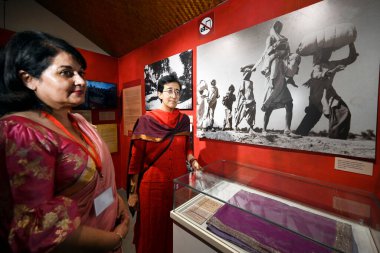 NEW DELHI INDIA 18 Mayıs 2023 Delhi Eğitim ve Turizm Bakanı Atishi Singh, Ambedkar Üniversitesi Kaşmir Kapısı Kampüsü 'ndeki Dara Shikoh Kütüphanesi' ndeki Bölünme Müzesi ve Kültür Merkezi 'nin açılışını 18 Mayıs 2023' te Sanj tarafından Yeni Delhi Hindistan