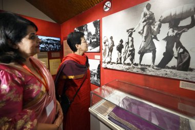 NEW DELHI INDIA 18 Mayıs 2023 Delhi Eğitim ve Turizm Bakanı Atishi Singh, Ambedkar Üniversitesi Kaşmir Kapısı Kampüsü 'ndeki Dara Shikoh Kütüphanesi' ndeki Bölünme Müzesi ve Kültür Merkezi 'nin açılışını 18 Mayıs 2023' te Sanj tarafından Yeni Delhi Hindistan