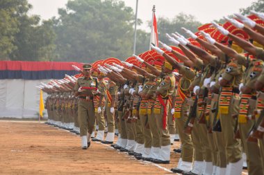 GURUGRAM INDIA NOVEMBER 4. 2024 Hint Sınır Gücü BSF 'nin yeni üyeleri, 4 Kasım 2024' te Hindistan Gurugramı 'nda Parveen Kumar Hindustan Saati' nin çektiği Gurugram 'da Bhondsi köyü yakınlarındaki Sohna Yolu' ndaki eğitim merkezinde düzenlenen geçit töreninde yemin ettiler.