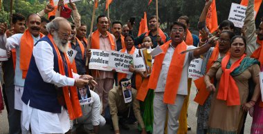 NEW DELHI INDIA NOVEMBER 5 Kasım 2024 Birleşik Hindu Cephesi ve Rashtrawadi Shiv Sena eylemcileri Kanada Başbakanı Justin Trudeau 'ya karşı Brampton' da Khalistani destekçileri tarafından 5 Kasım 2024 'te Jantar Mantar' da yapılan saldırılar üzerine protesto eylemi