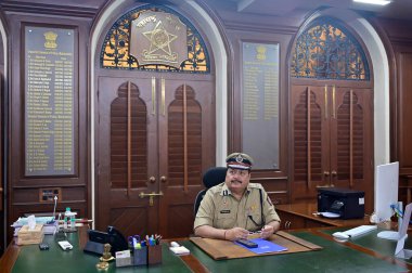 MUMBAI INDIA NOVEMBER 5 2024 IPS Sanjay Varma, 5 Kasım 2024 tarihinde Mumbai Hindistan 'da Polis Müdürlüğü' nde Maharashtra polisinin yeni DGP 'si olarak görev aldı.