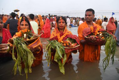 PATNA INDIA NOVEMBER 8 2024 Chhath devotees perform rituals during Chhath Puja festival at Digha 88 no Ghat on November 8 2024 in Patna India Photo by Santosh Kumar Hindustan  Times clipart