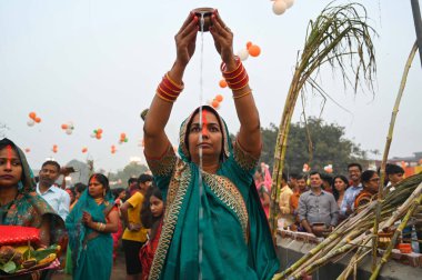 GURUGRAM INDIA NOVEMBER 8 2024 Hindu devotees offer prayers and performing rituals to the God Sun during rising to mark Chhath Puja Festival at Sheetla Mata Mandir parking site sector 5 road in Gurugram India on Friday 08 November 2024 Photo by Parve clipart