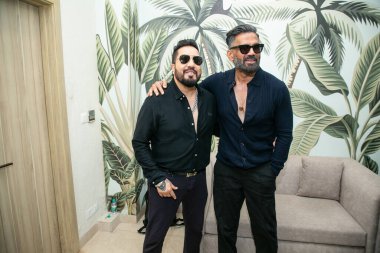 13 Ekim 2024 Bollywood aktörü Suniel Shetty ve şarkıcı Mika Singh 13 Ekim 2024 'te Hindistan Kanser Enstitüsü Araştırma ve Tedavi Hastanesi' nin açılışında 