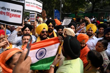 NEW DELHI INDIA NOVEMBER 9 Kasım 2024 Hindu Sikh Global Forum üyeleri Kanada 'daki Brampton Kanada' da Chanakyapuri yakınlarındaki Tapınak 'ta 9 Kasım 2024' de Yeni Delhi 'de meydana gelen şiddeti protesto ettiler.