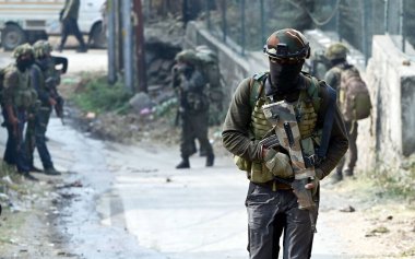 SRINAGAR INDIA NOVEMBER 10 2024 Army para commandos move towards the encounter site at Nishat area on November 10 2024 in Srinagar India A joint police and security forces operation launched in the Zabarwan forest area of Srinagar based on specific i clipart