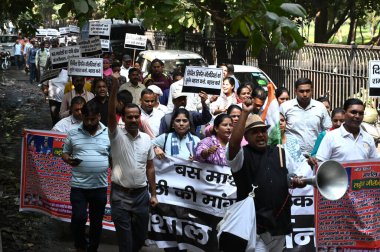 NEW DELHI INDIA NOVEMBER 12. 2024 DTC Otobüs Şerifi 12 Kasım 2024 tarihinde Yeni Delhi Hindistan 'da Salman Ali Hindustan Times tarafından çekilmiştir.