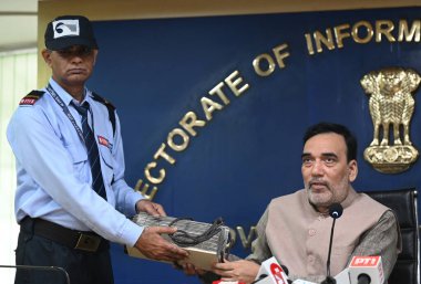 NEW DELHI INDIA NOVEMBER 12 2024 Delhi Environment minister Gopal Rai distribute the Electric Heater to Night Guard at Delhi Secretariat under winter action Plan on November 12 2024 in New Delhi India In addition to RWAs all govt departments in Delhi clipart