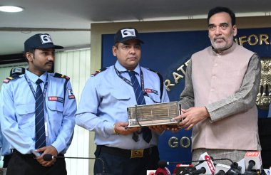 NEW DELHI INDIA NOVEMBER 12 2024 Delhi Environment minister Gopal Rai distribute the Electric Heater to Night Guard at Delhi Secretariat under winter action Plan on November 12 2024 in New Delhi India In addition to RWAs all govt departments in Delhi clipart