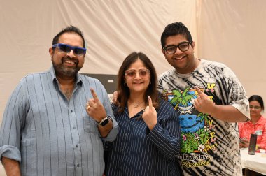 NAVI MUMBAI INDIA NOVEMBER 20 2024 Singer Shankar Mahadevan along with his family members cast vote at Vashi on November 20 2024 in Navi Mumbai India Photo by Bachchan Kumar Hindustan Times clipart