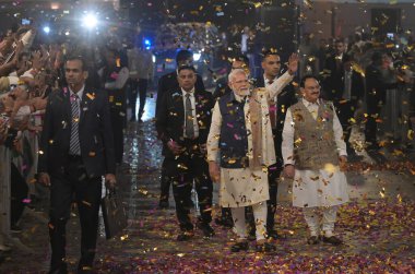 NEW DELHI INDIA NOVEMBER 23: Başbakan Narendra Modi ve BJP Başkanı JP Nadda 23 Kasım 2024 'te Yeni Delhi' deki BJP Genel Merkezi 'ne yapılan seçim sonrasında kutlamak için geldiler.