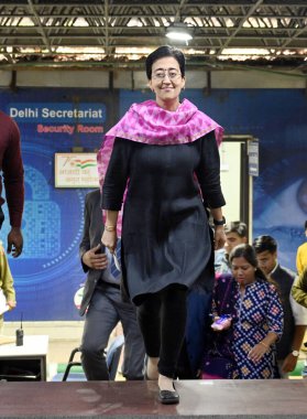 NEW DELHI INDIA NOVEMBER 28 Kasım 2024 Delhi Genel Bakanı Atishi 28 Kasım 2024 tarihinde Delhi Sekreterliği 'nde basın toplantısı düzenledi. Fotoğraf: Arvind Yadav Hindustan Times 