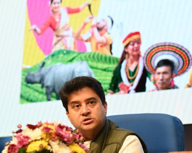 NEW DELHI INDIA NOVEMBER 29 2024 Kuzey Doğu Bölgesi Kalkınma Bakanı DoNER Jyotiraditya Scindia ve Birlik Bakanı Sukanta Majumdar, Ashtalakshmi Mahotsav 'un 1. 