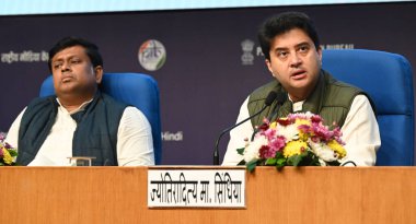 NEW DELHI INDIA NOVEMBER 29 2024 Kuzey Doğu Bölgesi Kalkınma Bakanı DoNER Jyotiraditya Scindia ve Birlik Bakanı Sukanta Majumdar, Ashtalakshmi Mahotsav 'un 1. 