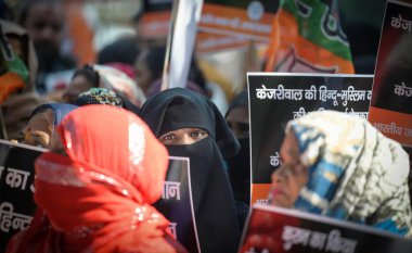 NEW DELHI INDIA 3 ARALIK 2024 BJP Azınlık Üyeleri Morcha, 2016 yılında AAP MLA Naresh Yadav 'a karşı protesto gösterisi düzenledi. Yadav, 3 Aralık 2024 tarihinde Yeni Delhi Hindistan' da Ashoka Yolu 'nda Kur' an 'a saygısızlıktan suçlu bulundu. 