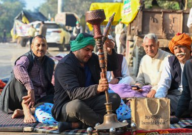 NoIDA INDIA 3 Aralık 2024 Samyukta Kisan Morcha Uttar Pradesh çiftçileri 3 Aralık 2024 tarihinde Noida Hindistan 'da elde edilen arazi için uygun tazminat talebiyle Ulusal Dalit Anıt Parkı' nda protesto gösterisi düzenlediler. 