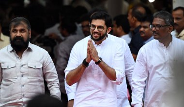 MUMBAI, INDIA - 7 Aralık: Shiv Sena (UBT) Aditya Thackeray, Vidhan Bhavan 'daki Maharashtra Meclisi' nin üç günlük özel oturumuna katıldı.. 