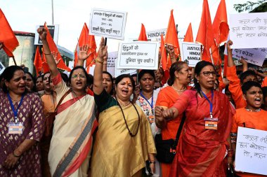 NAVI MUMBAI, INDIA - 8 Aralık 2024: Sakal Hindu Samaj, Hindistan 'ın Navi Mumbai kentinde 8 Aralık 2024 tarihinde, Vashi' de yaşayan Hinduların karşı karşıya olduğu zulümler için bir miting düzenledi.