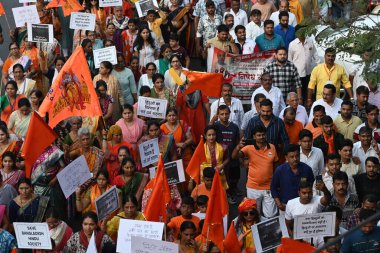 NAVI MUMBAI, INDIA - 8 Aralık 2024: Sakal Hindu Samaj, Hindistan 'ın Navi Mumbai kentinde 8 Aralık 2024 tarihinde, Vashi' de yaşayan Hinduların karşı karşıya olduğu zulümler için bir miting düzenledi.