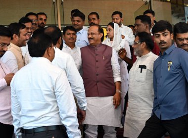 MUMBAI, INDIA - 7 ARALIK: Maharashtra Bakan Yardımcısı Ajit Pawar, 7 Aralık 2024 tarihinde Mumbai 'de yeni seçilen milletvekillerinin yemin töreniyle Cumartesi günü Vidhan Bhavan' da başlayan Maharashtra Meclisi 'nin üç günlük özel toplantısına katıldı.