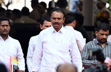 MUMBAI, INDIA - 7 Aralık: NCP (SP) Uttam Jankar 7 Aralık 2024 tarihinde Hindistan 'ın Mumbai kentinde Maharashtra Meclisi' nin üç günlük özel oturumuna katıldı. Oturum, yeni seçilen milletvekillerinin yemin töreniyle Cumartesi günü başladı. (Fotoğraf: