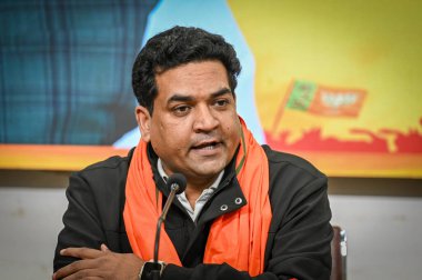 NEW DELHI INDIA 10 Aralık 2024 Kapil Mishra BJP lideri Delhi 'deki BJP Genel Merkezi Pant Marg' da 10 Aralık 2024 tarihinde düzenlediği basın toplantısında Delhi 'deki AAP hükümetini suçlayan bir video yayınladı.