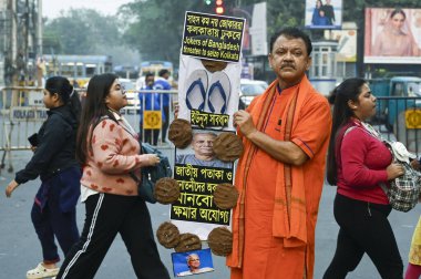 KOLKATA INDIA DECEMBER 10 2024 Members of Bangali Hindu Suraksha Samiti carrying a poster of chief adviser of Bangladesh Md Yunus during a protest rally over arrest of ISKCON monk and Bangladeshi Hindu leader Chinmoy Krishna Das and demand his immedi clipart