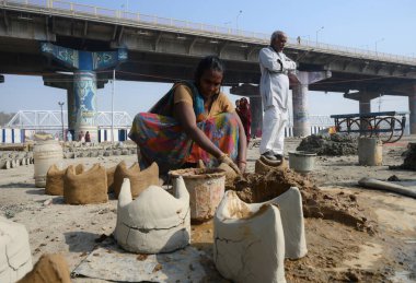 PRAYAGRAJ INDIA DECEMBER 10 2024 Many local workers making lakhs of earthen stoves for the devotees will stay at the Kumbh Mela ground ahead of the upcoming Maha Kumbh festival on December 10 2024 in Prayagraj India Photo by Deepak Gupta Hindustan Ti clipart