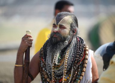 PRAYAGRAJ INDIA 10 ARALIK 2024 Sadhus çeşitli Akhada 'lardan Mahakumbh 2025' ten önce Kumbh sahasına ulaşmaya başladı 10 Aralık 2024 'te Prayagraj Hindistan Fotoğrafı: Deepak Gupta Hindustan Times 